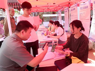 安源區(qū)鳳凰街:當(dāng)好優(yōu)質(zhì)&ldquo;服務(wù)員&rdquo;,為企業(yè)提供營商&ldquo;好&rdquo;環(huán)境